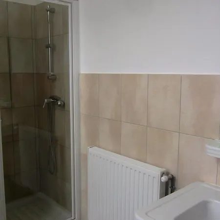 Chambres D'hotes La Pommeraie Bed & Breakfast *