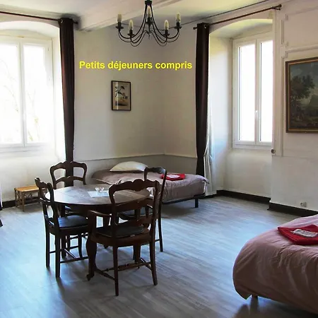 Chambres D'hotes La Pommeraie Bed & Breakfast *